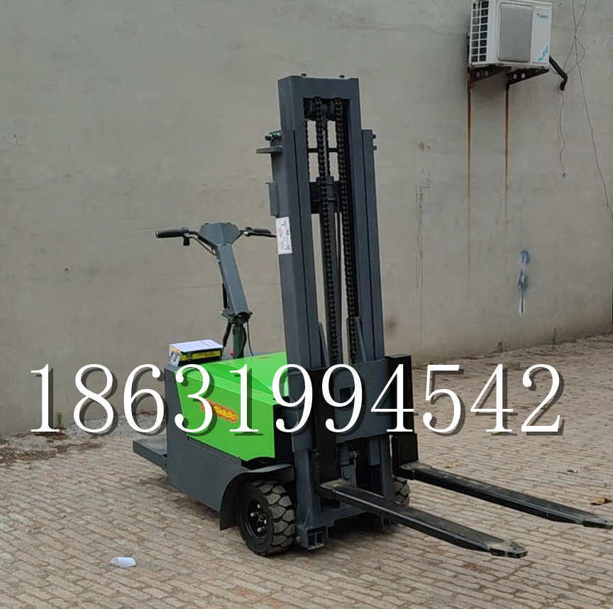 张掖市优程全电动叉车插腿式堆高车液压装卸车1.5吨升高小型站驾式铲车